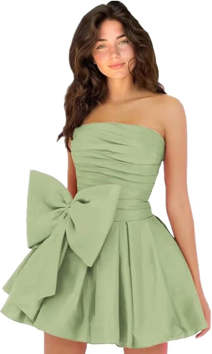 Chic Short A-line Sleeveless Strapless Ruched Lace Up Homecoming Dresses with Bow