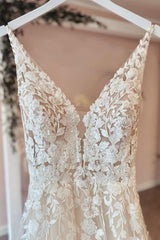 Long Spaghetti Straps V-neck A-Line Tulle Appliques Lace Backless Wedding Dress