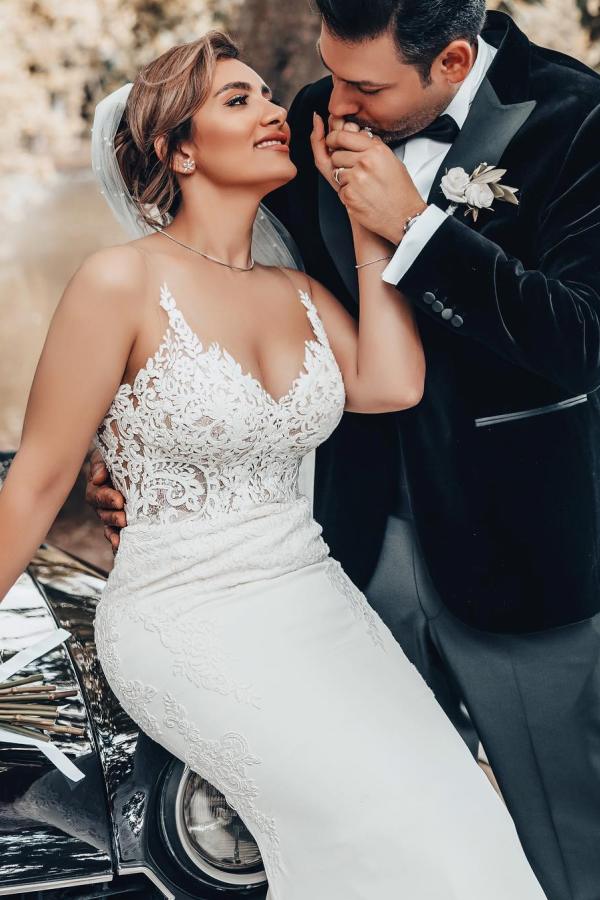 Elegant Mermaid Sweetheart Spaghetti Straps Lace Tulle Long Wedding Dress with Train