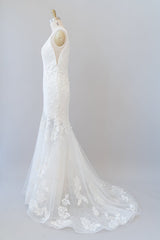 Long V-neck Appliques Lace Tulle Mermaid Wedding Dress