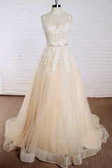 Elegant Long Appliques Lace Tulle A-line Wedding Dress