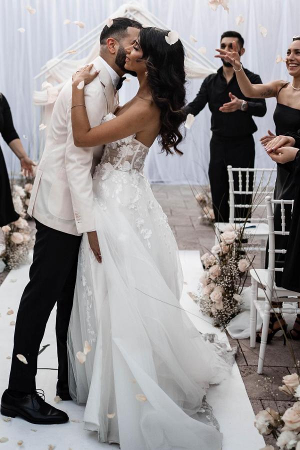 Glamorous Long A-Line Sweetheart Sleeveless Tulle Lace Appliques Wedding Dress with Split