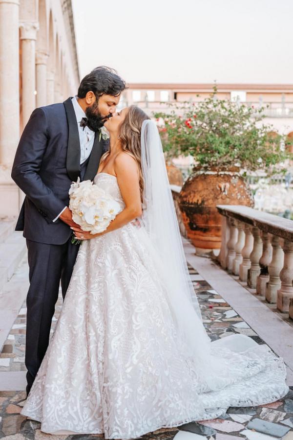 Long A-line Sweetheart Tulle Sleeveless Floral Lace Wedding Dress