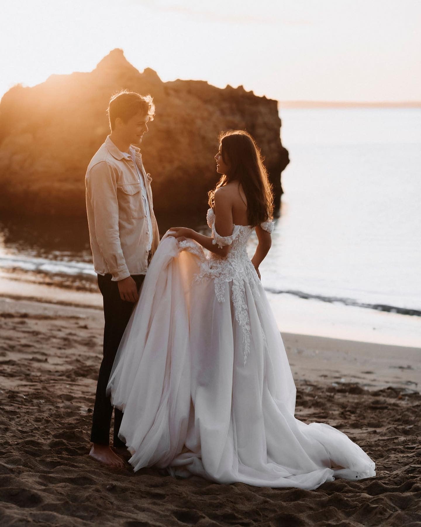 Beach Long Off the Shoulder Tulle Train A-Line Appliques Lace Wedding Dress