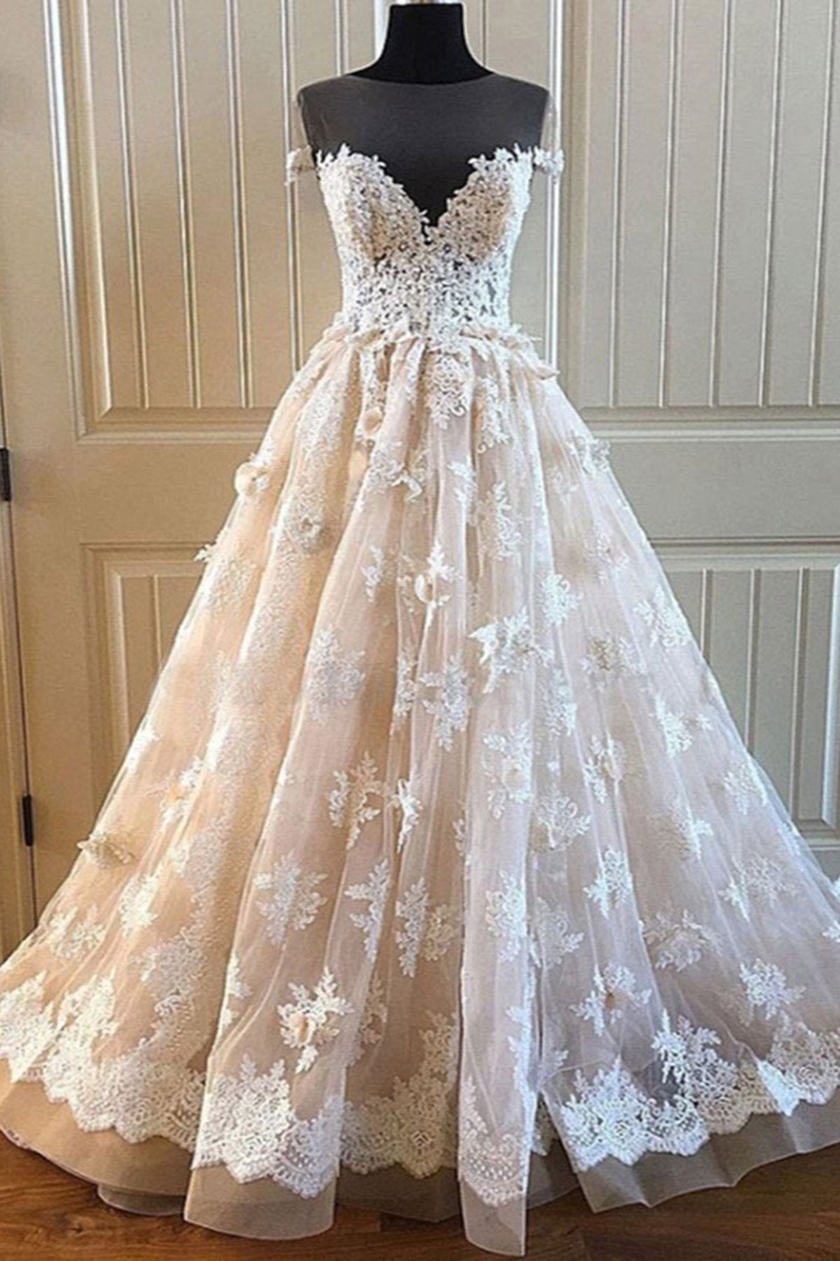 Elegant Sweetheart Lace Long A Line Tulle Wedding Dress