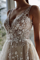 Gorgeous Long A-line V-neck Tulle Lace Backless Wedding Dresses