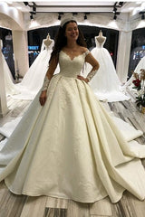 Elegant Long A-line Sweetheart Satin Lace Wedding Dress with Sleeves