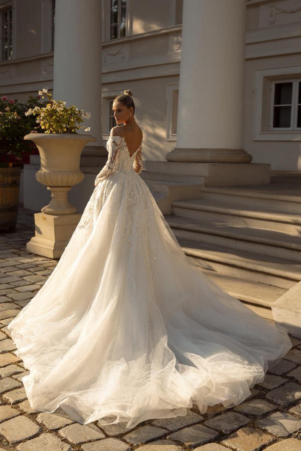 Modest Long A-line Sweetheart Tulle Lace Backless Wedding Dresses with Sleeves