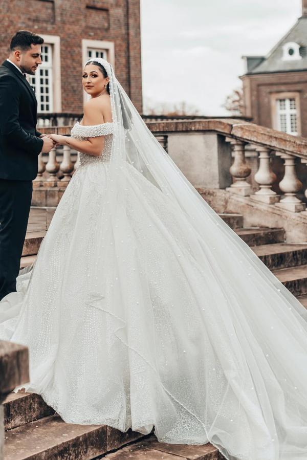Plus Size Ivory Long Ball Gown Off the Shoulder Tulle Lace Wedding Dresses