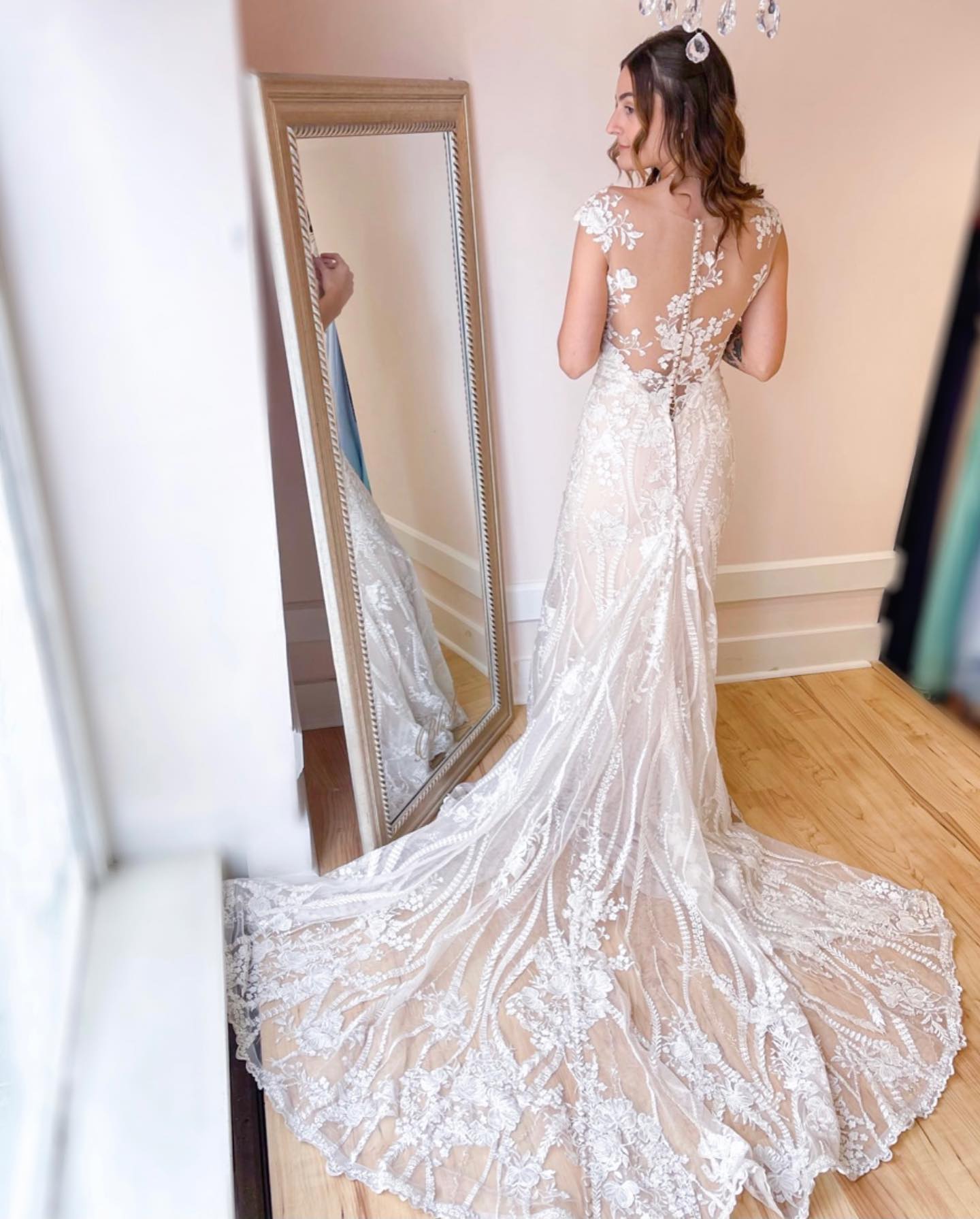 Elegant Bateau Appliques Lace Floor Length Long Mermaid Wedding Dress