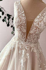 Elegant Long Wide Straps Sweetheart A-Line Tulle Appliques Lace Wedding Dress