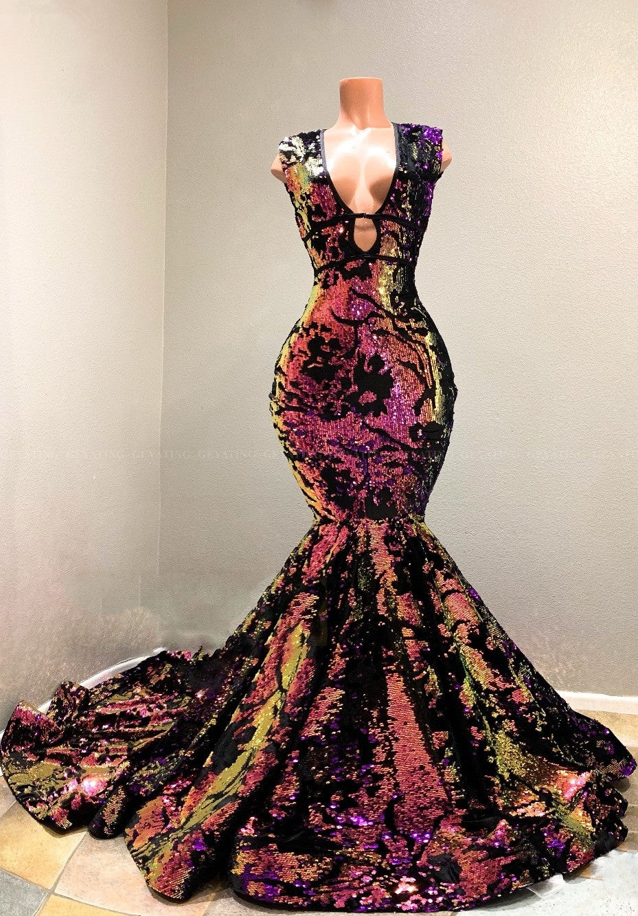Long Mermaid Charming Sequins V-neck Sleeveless Prom Dresses