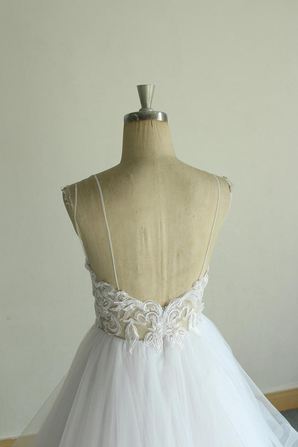 Chic Long A-line Strap Spaghetti Appliques Tulle Wedding Dress