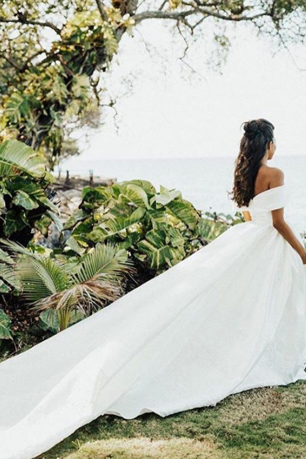 Elegant Long Off The Shoulder White Ball Gown Wedding Dresses