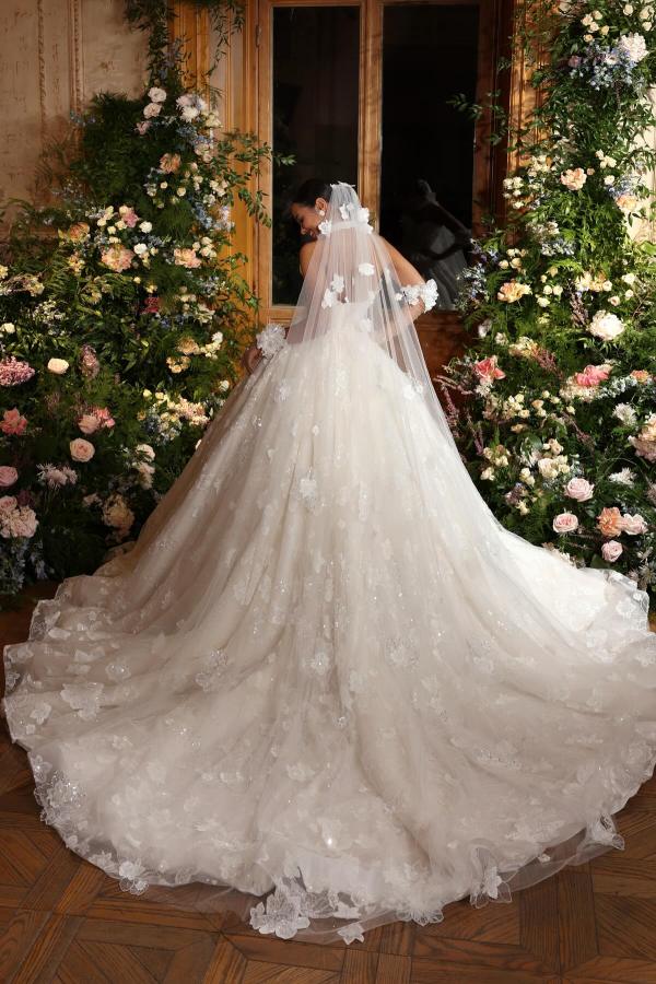 Flower Tulle Strapless A-line Long Wedding Dress with Appliques Lace