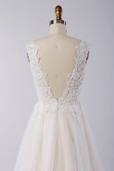 Elegant Long Appliques Lace Tulle A-line Wedding Dress