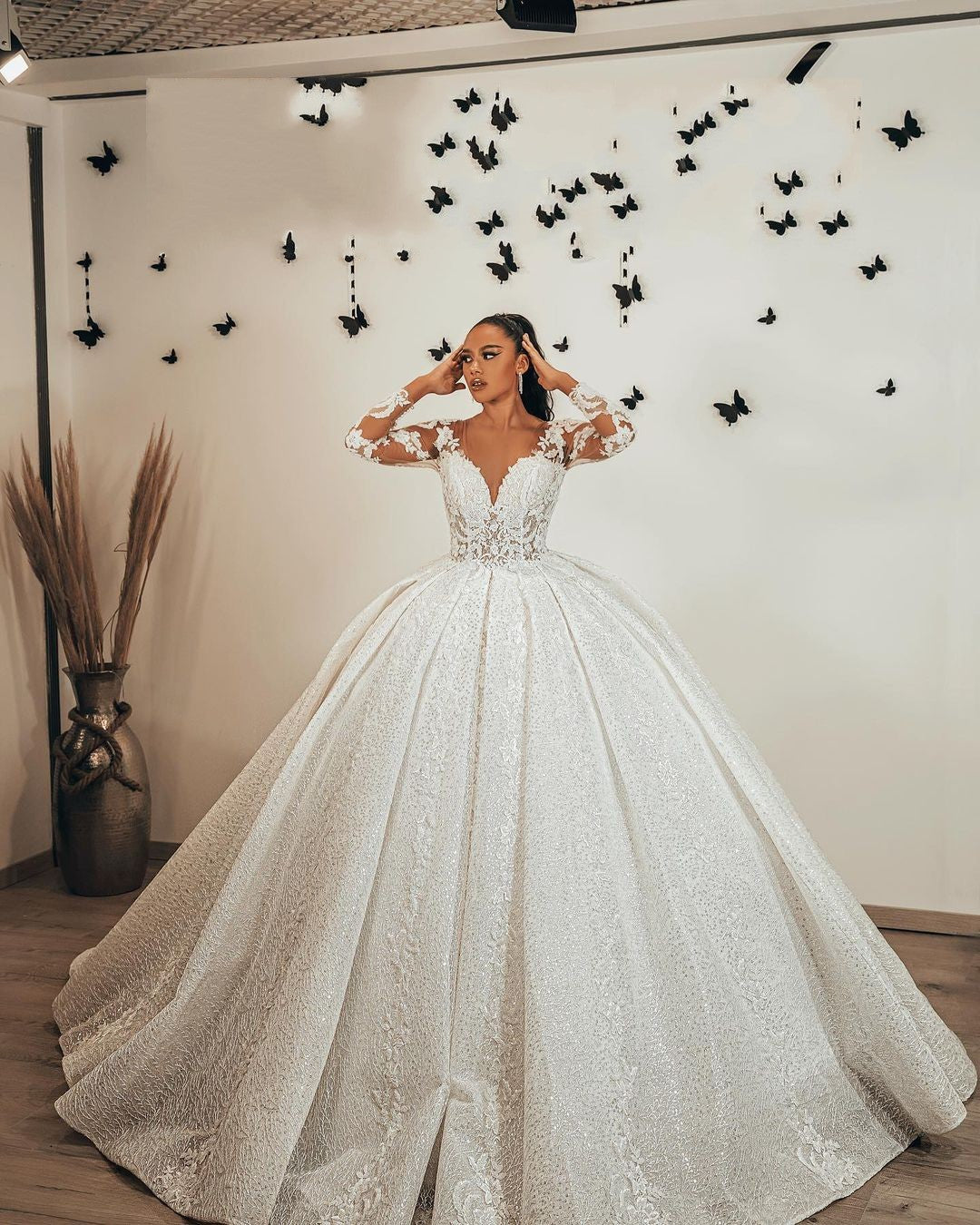 Gorgeous Long Ball Gown Sweetheart Appliques Lace Sequins Ruffles Wedding Dress with Long Sleeve