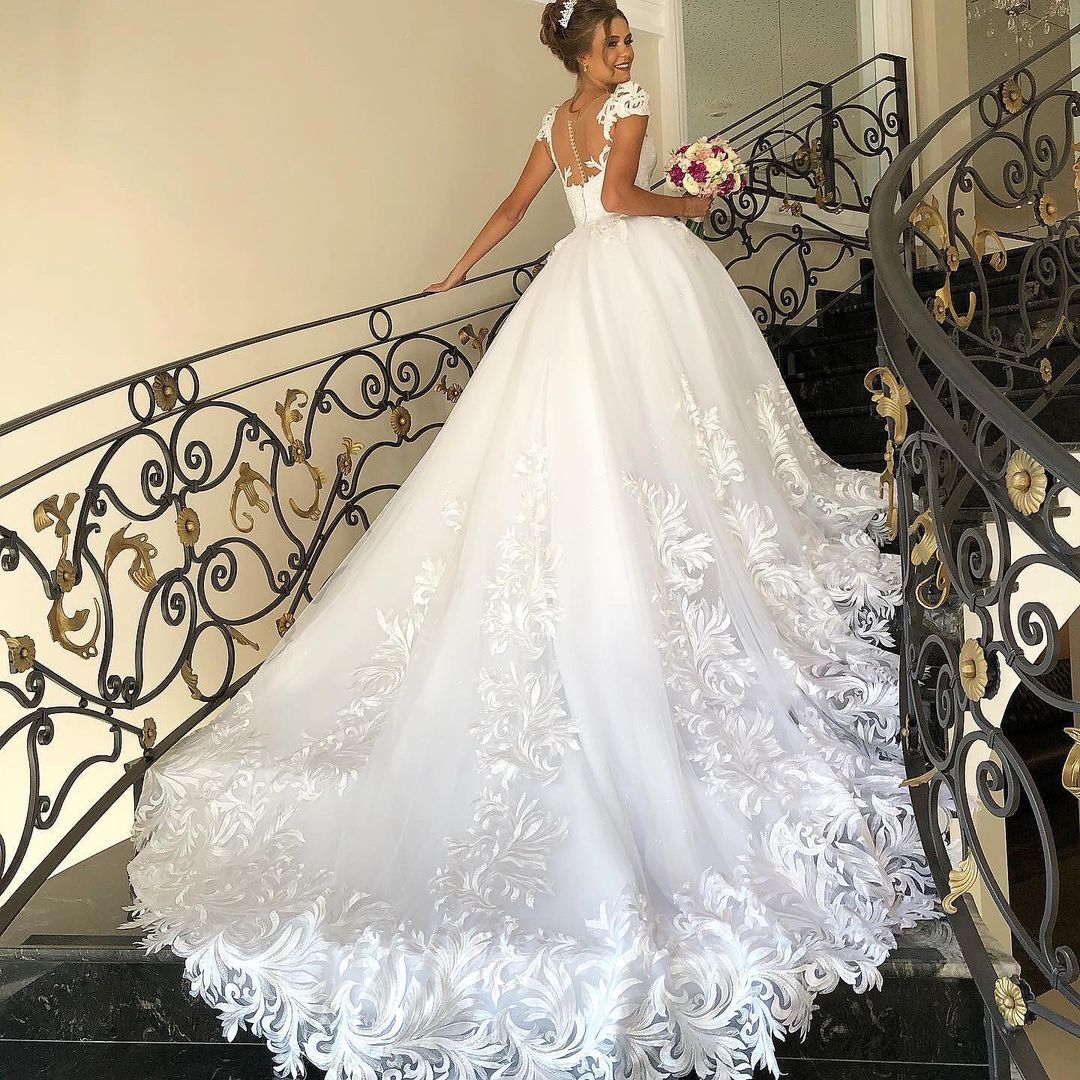 Elegant Long A-line Princess Tulle Lace Wedding Dress with Cap Sleeves