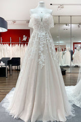 Gorgeous Long A-line Off the Shoulder Tulle Lace Appliques Wedding Dress