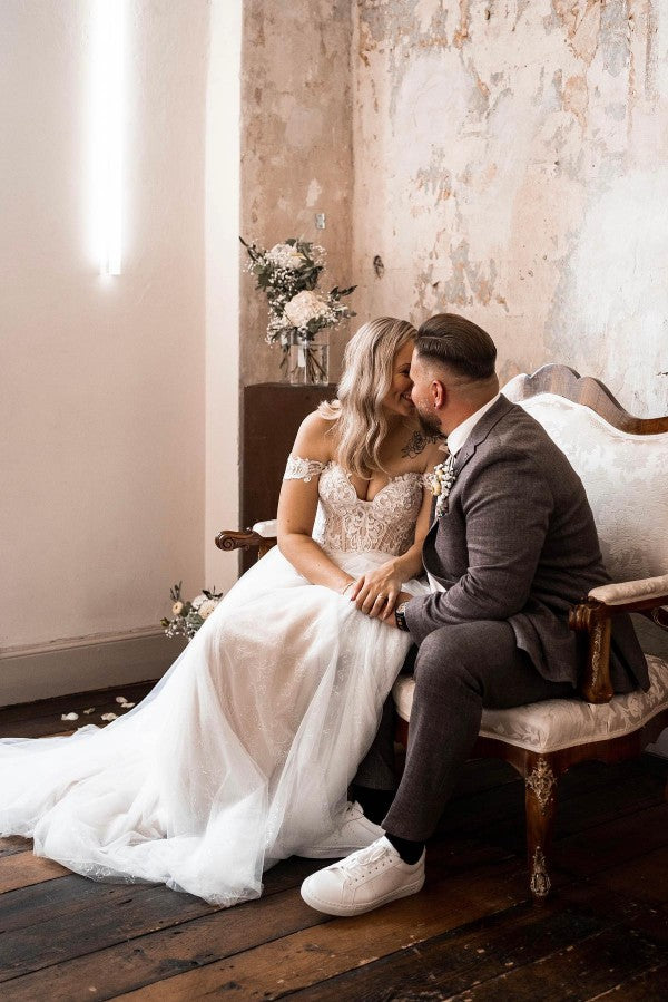 Beautiful Long A-line Off the Shoulder Tulle Lace Wedding Dress