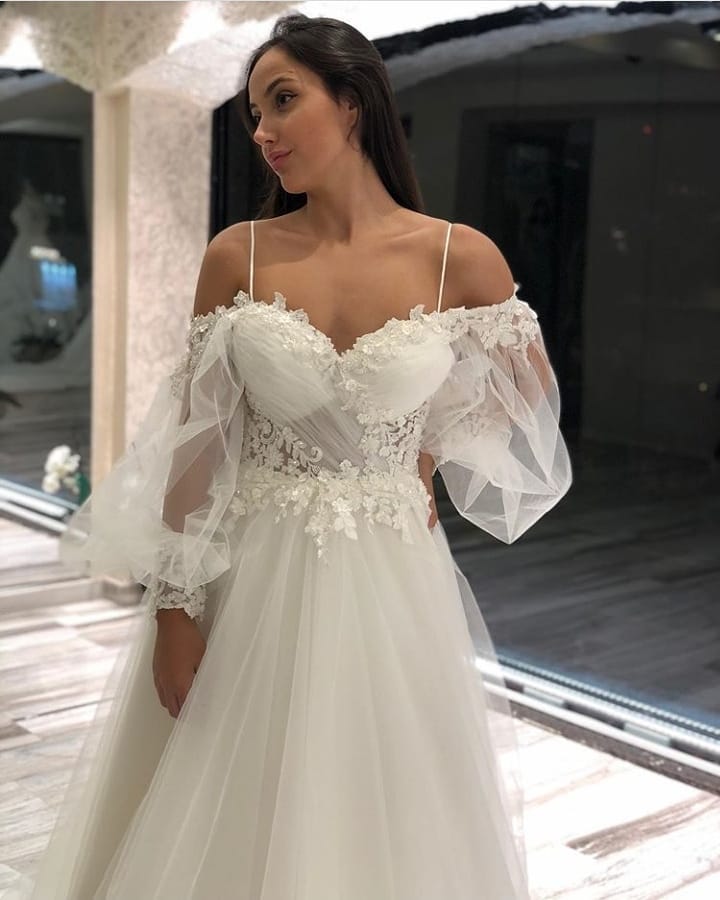 Classy A-Line Off the Shoulder Tulle Sweetheart Long Sleeve Spaghetti Straps Appliques Lace