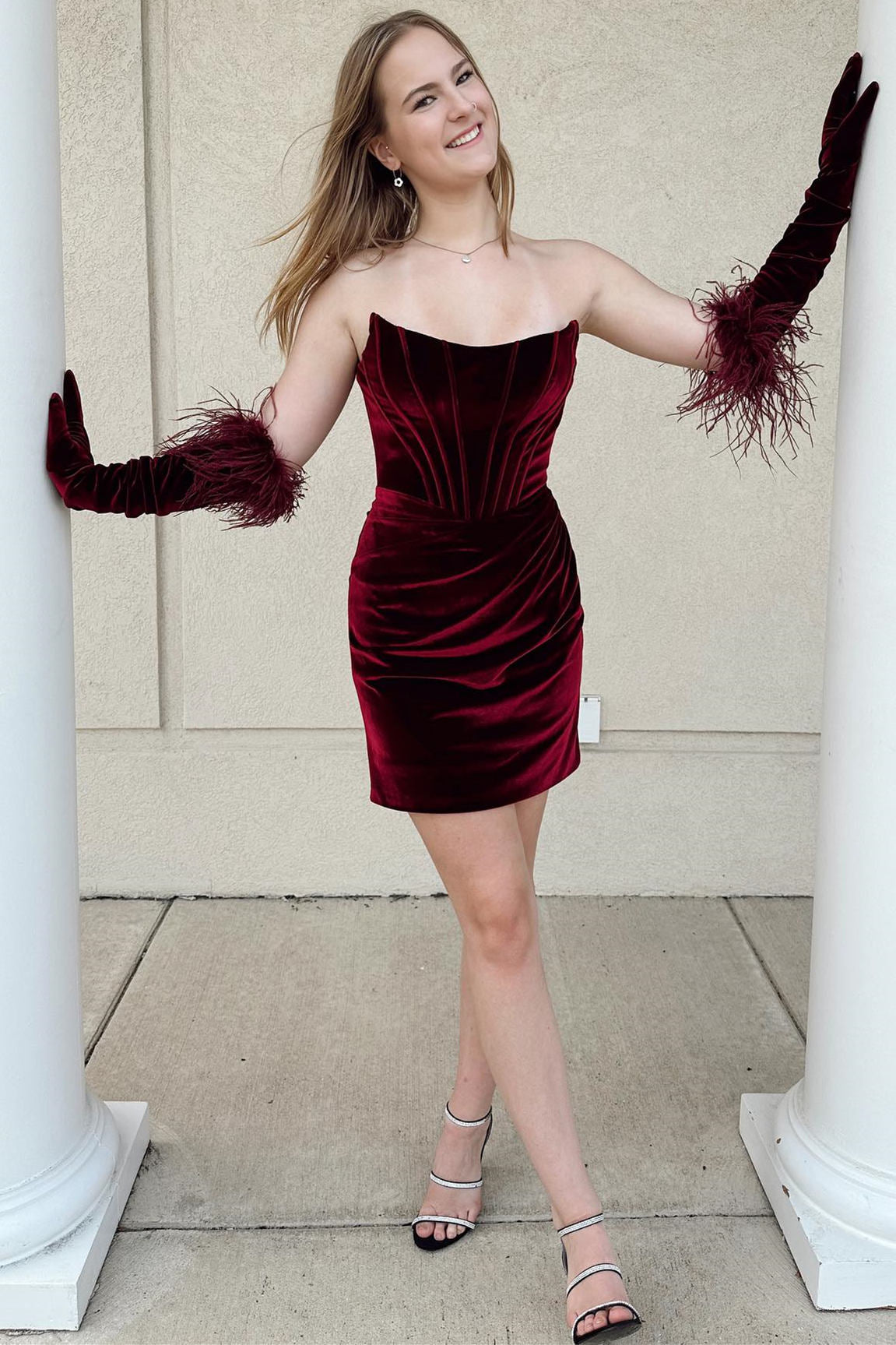 Burgundy Velvet Short Meramid Strapless Homecoming Dress with Gloves