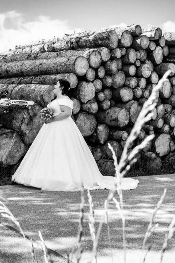 Plus Size Off the Shoulder Tulle Ball Gown Wedding Dresses