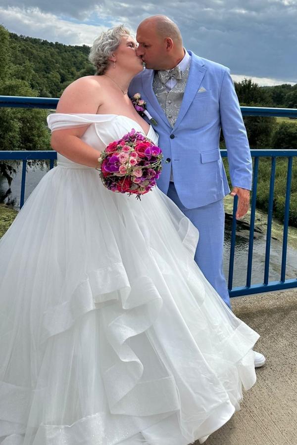 Simple Plus Size Off the Shoulder Ball Gown Wedding Dresses