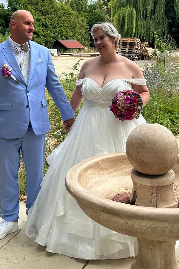 Simple Plus Size Off the Shoulder Ball Gown Wedding Dresses