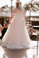 Off the Shoulder Plus Size Lace A-line Wedding Dresses