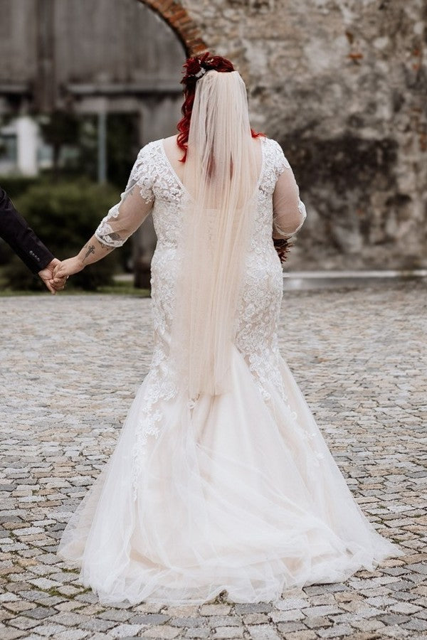 V-neck Plus Size Short Sleeves Wedding Dresses with Lace Applique