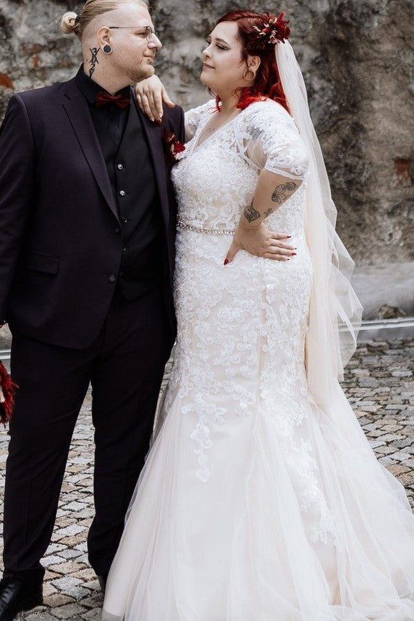 V-neck Plus Size Short Sleeves Wedding Dresses with Lace Applique