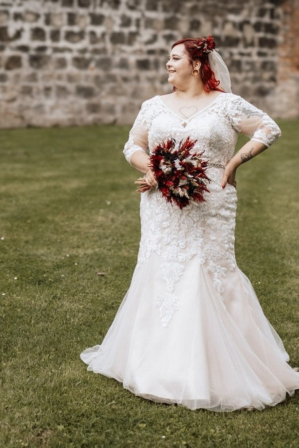 V-neck Plus Size Short Sleeves Wedding Dresses with Lace Applique