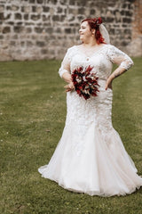 V-neck Plus Size Short Sleeves Wedding Dresses with Lace Applique