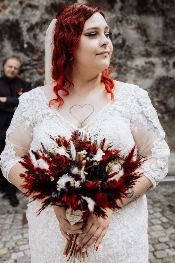 V-neck Plus Size Short Sleeves Wedding Dresses with Lace Applique