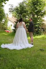 Elegant Sleeveless Tulle Plus Size Wedding Dresses with Lace Applique