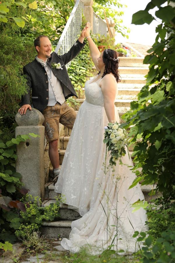 Elegant Sleeveless Tulle Plus Size Wedding Dresses with Lace Applique