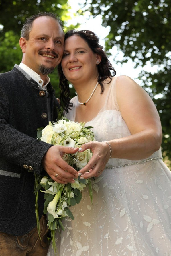 Elegant Sleeveless Tulle Plus Size Wedding Dresses with Lace Applique