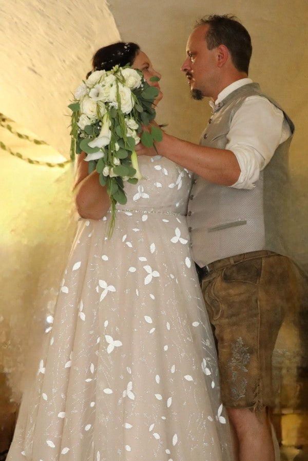 Elegant Sleeveless Tulle Plus Size Wedding Dresses with Lace Applique