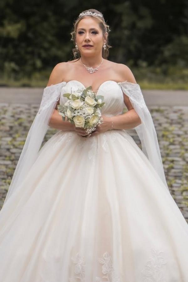 Plus Size Ball Gown Strapless Wedding Dresses with Lace Applique