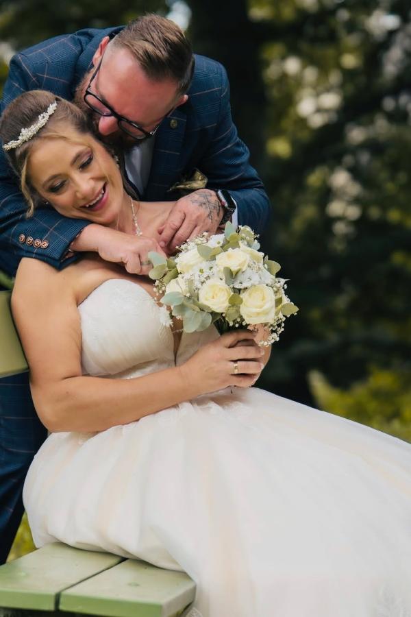 Plus Size Ball Gown Strapless Wedding Dresses with Lace Applique