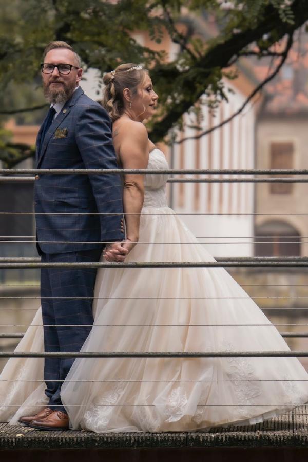 Plus Size Ball Gown Strapless Wedding Dresses with Lace Applique