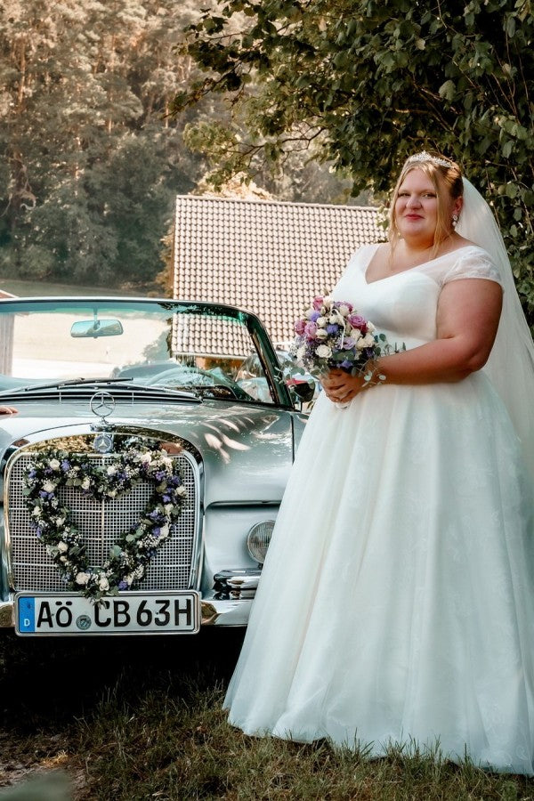 Simple Plus Size Sweetheart Short Sleeves Ball Gown Wedding Dresses