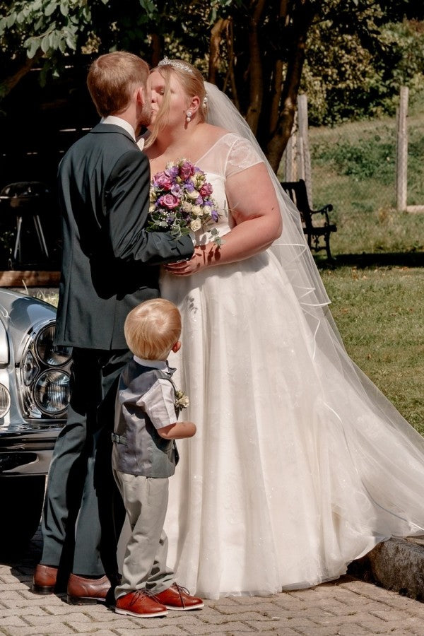 Simple Plus Size Sweetheart Short Sleeves Ball Gown Wedding Dresses