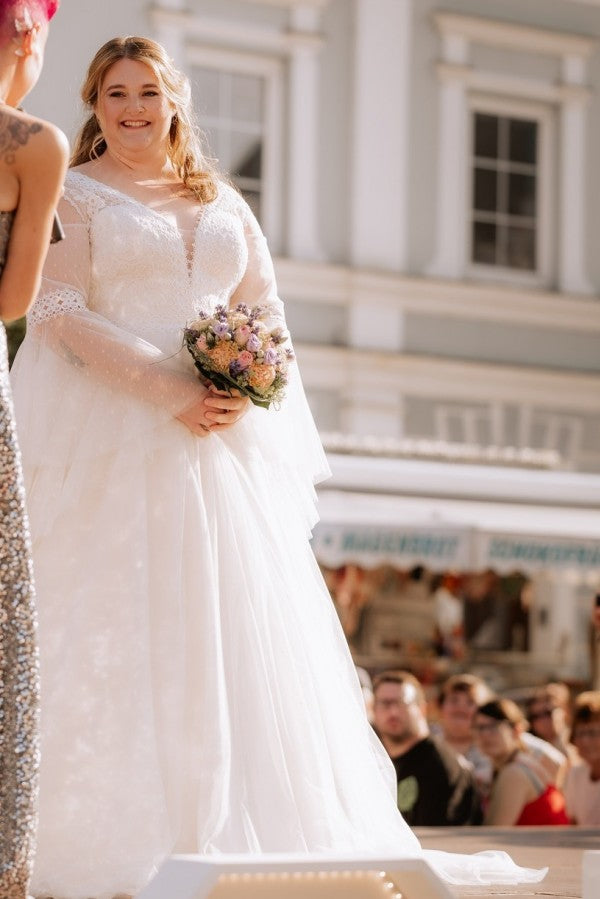 Simple V-neck Long Sleeves Plus Size Lace Wedding Dresses