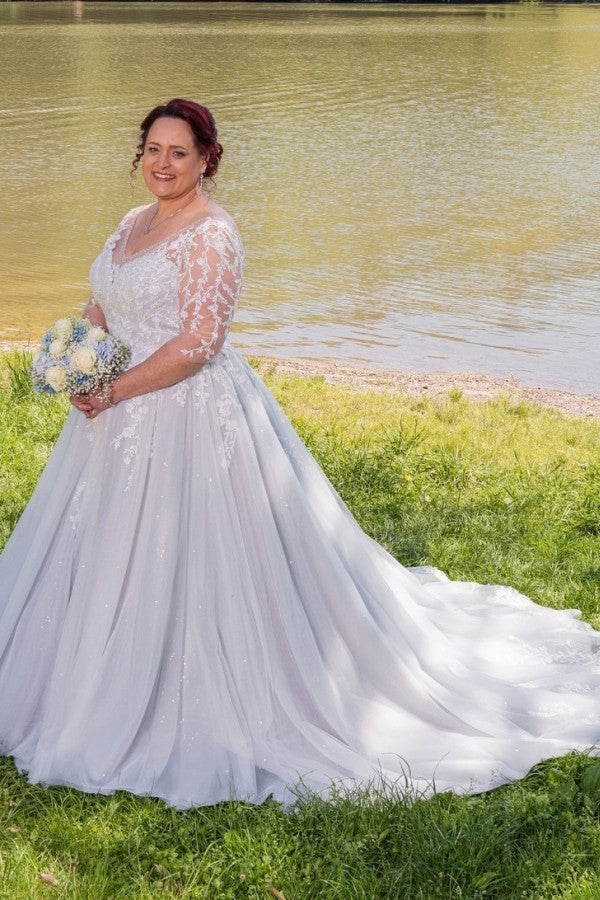 Elegant V-neck Tulle A-line Plus Size Wedding Dresses with Lace Applique