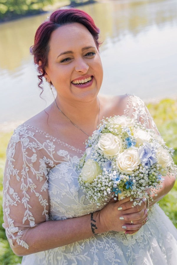 Elegant V-neck Tulle A-line Plus Size Wedding Dresses with Lace Applique