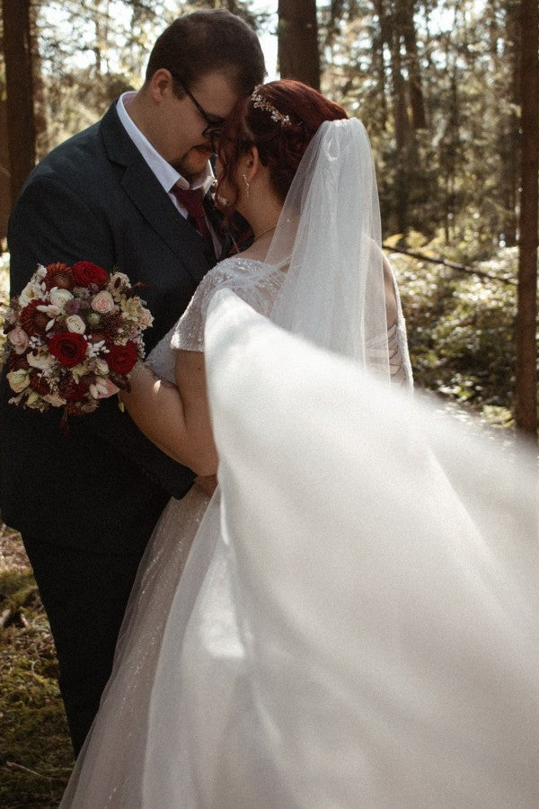 Boho V-neck Short Sleeves Plus Size Wedding Dresses with Sash