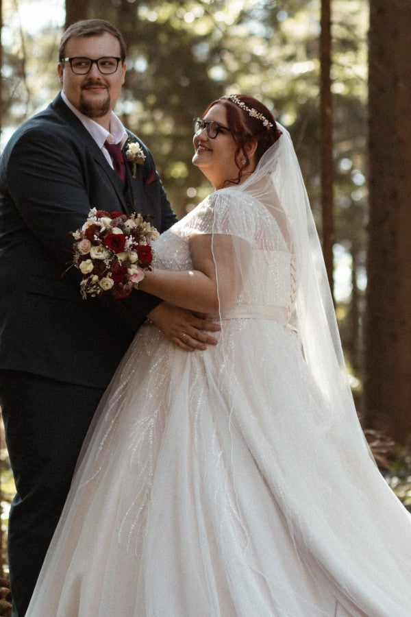 Boho V-neck Short Sleeves Plus Size Wedding Dresses with Sash